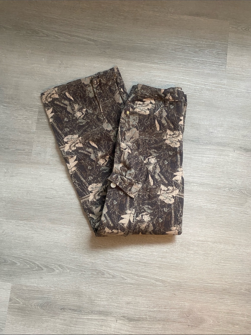 Floral Print Wide Leg Jeans in Brown